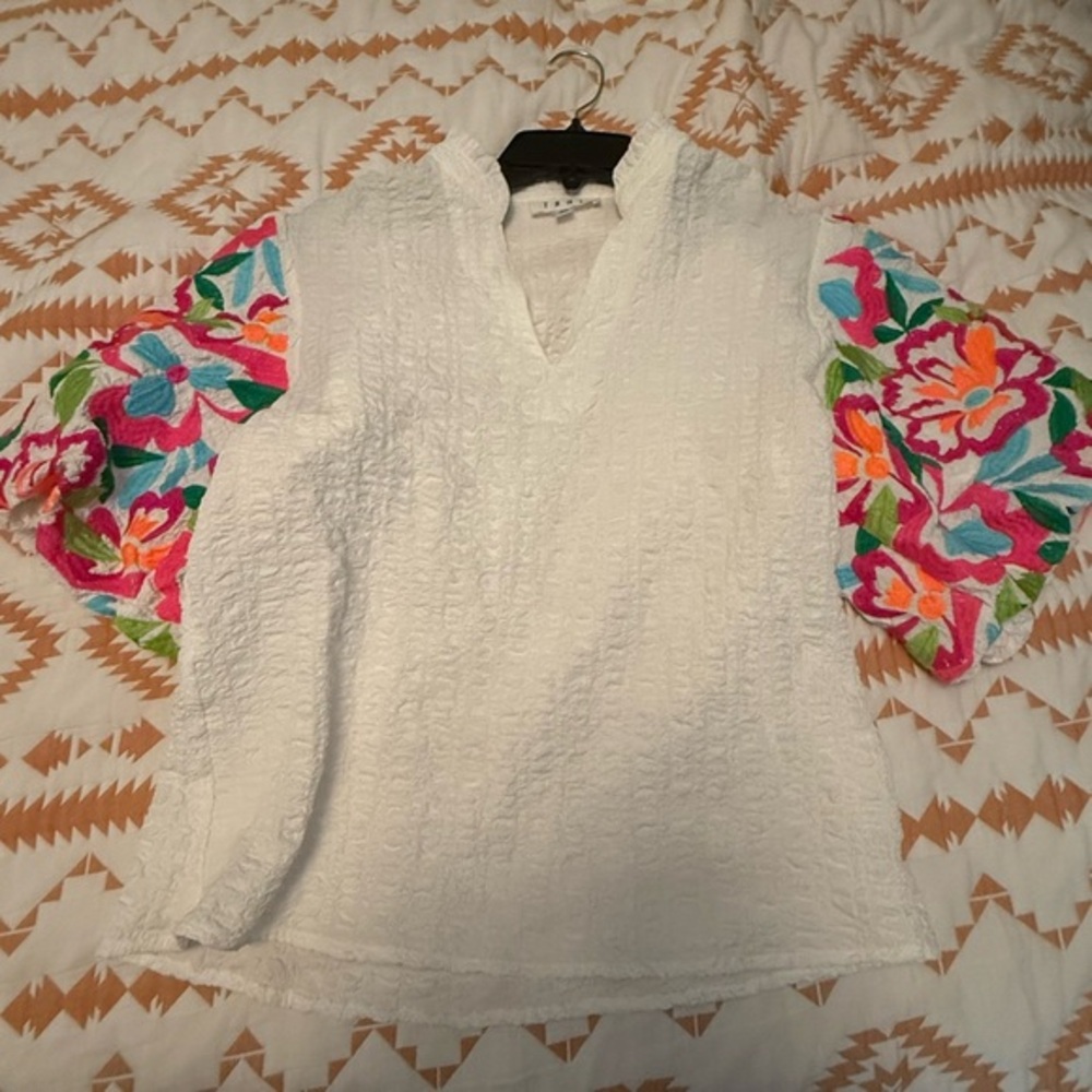 Flash Sale! THML embroidered puff sleeve white top size XS - Picture 8 of 10